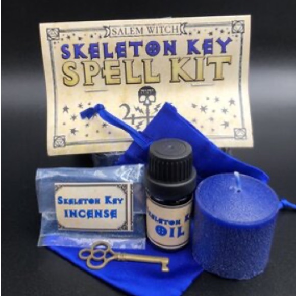 SALEM WITCHES' SKELETON KEY SPELL KIT - Picture 2 of 3